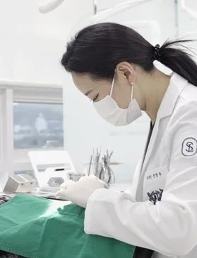 돌출입 교정, 위아래를 똑같이 발치해야 할까요?｜상악 편악발치·하악 후방이동 실제 증례